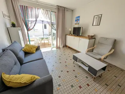 a living room with a blue couch and a table at Villa T2 cosy, 40m², 4 pers, proche plage, 2 terrasses, tout équipé, calme et commerces à proximité - FR-1-797-53 in Port-la-Nouvelle