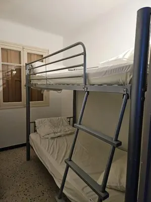 a bunk bed in a dorm room with a bunk bedutenewayangering at Gruissan plage des chalets petit logement en rdc in Gruissan