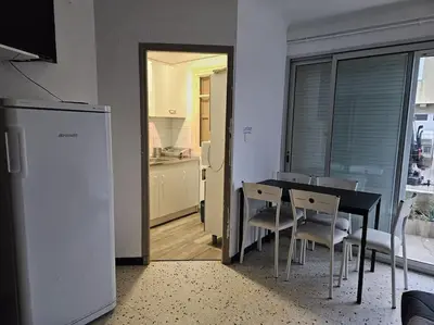 a kitchen and dining room with a table and chairs at Gruissan plage des chalets petit logement en rdc in Gruissan