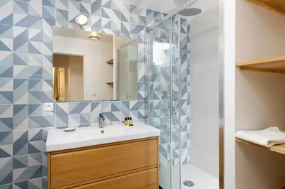 a bathroom with a sink and a shower at Le Grand Authentique in Carcassonne