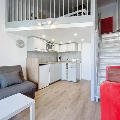 Studio with pool near the harbor