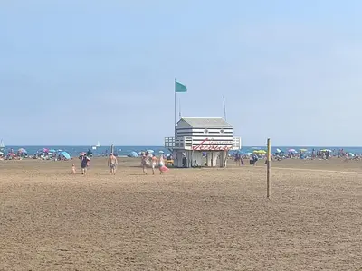 a group of people walking on the beach at Appartement T2 à Gruissan, RDC, Plage à 150m, Parking, 4-5 pers - FR-1-796-72 in Gruissan