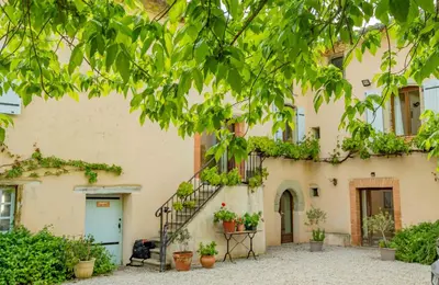 a building with plants on the side of it at La Bastide in Puycalvel Lautrec