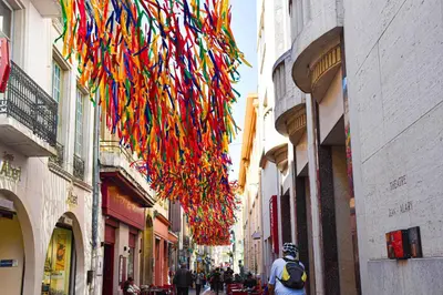 a bunch of colorful streamers hanging over a city street at Tout confort ! Ville, Calme, Cinéma privé, Climatisation, Parking, WiFi in Carcassonne