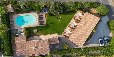 an overhead view of a house with a swimming pool at Cyprès de vos rêves in Ornaisons