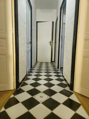 a hallway with a black and white checkered floor at AV de Bordeaux in Narbonne