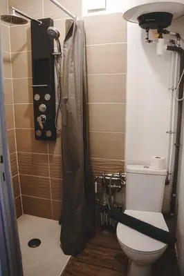 a bathroom with a toilet and a shower at Logement avec extérieur in Narbonne