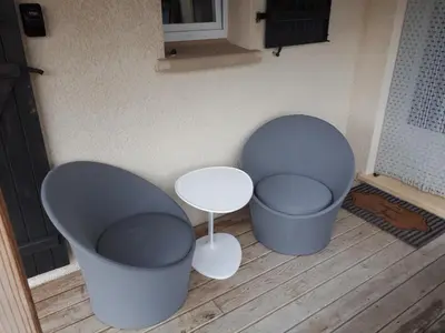 two chairs and a table in a room at Maison Des Levriers met zwemvijver en airco in Katharenland in Luc-sur-Aude