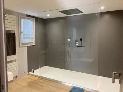 a bathroom with a shower with a glass door at Maison exceptionnelle piscine in Aussillon