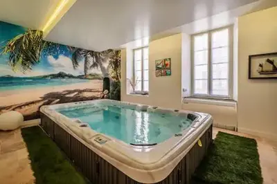 a large bath tub in a room with a beach at Le clos des jacobins in Narbonne