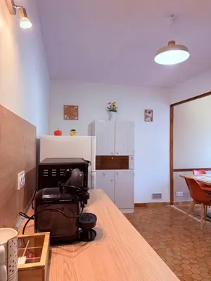a room with a table with a camera on it at Maison proche de la Cité avec jardin in Carcassonne
