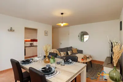 a living room with a table and a couch at Superbe Nid Douillet avec Terrasse, Double Parking in Carcassonne