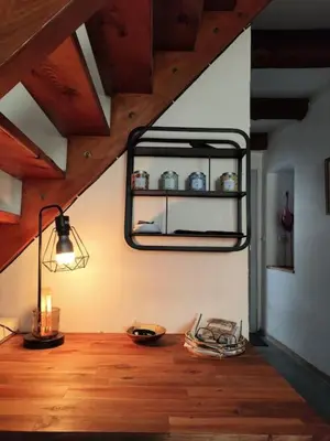 a room with a wooden floor and a ceiling with a shelf at Les flamants roses in Port-la-Nouvelle