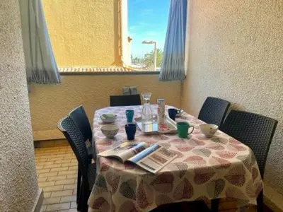 a table with chairs and a table with a table cloth at Duplex T4 Confort 6 Pers., Piscine, Parking, Centre Port à Gruissan - FR-1-796-74 in Gruissan