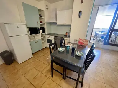 a kitchen with a table and chairs and a refrigerator at Duplex T4 Confort 6 Pers., Piscine, Parking, Centre Port à Gruissan - FR-1-796-74 in Gruissan