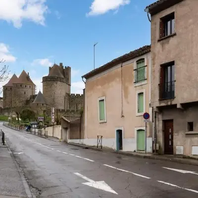 Le Logis de Joseph au pied de la Cité Médiévale