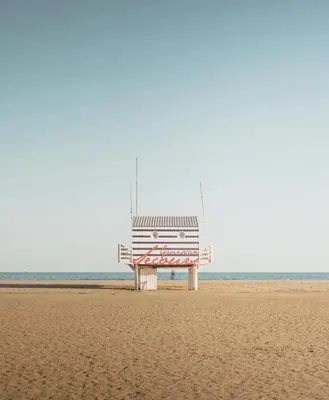 a lifeguard tower sitting on the beach at Maison 300 m de la plage avec un bel extérieur in Gruissan