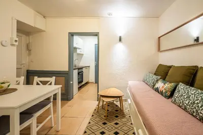 a living room with a couch and a table at Le Cocon Urbain in Narbonne