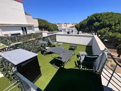a patio with chairs and tables on a balcony at L'appart B42 in Gruissan
