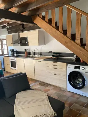 a kitchen with a washing machine in a room at Maison 2 chambres avec cour intérieure in Alet-les-Bains