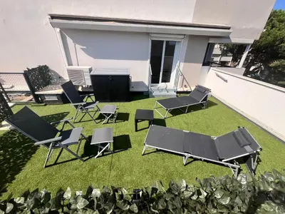 a group of chairs and tables on a yard at L'appart D79 in Gruissan