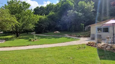a garden with a path leading to a house at Dortoir Gîte d'étapes 