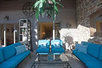 a pair of blue chairs on a patio at Le Grenier in Carcassonne