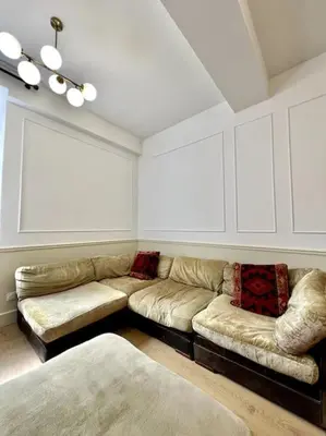 a living room with two couches in a room at Le Margaux Balnéo spacieux calme in Conques-sur-Orbiel