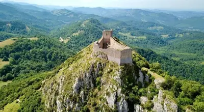 a castle on the top of a mountain at Bulle perchée in Sonnac-sur-lʼHers