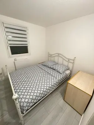 a small bedroom with a bed and a window at Villa familiale climatisée, proche plage & lacs in Port-la-Nouvelle