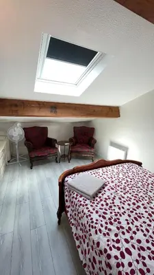a bedroom with a bed and two chairs and a window at Villa familiale climatisée, proche plage & lacs in Port-la-Nouvelle
