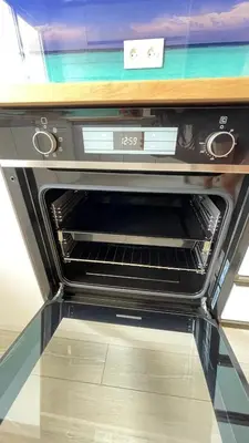 an oven with its door open in a kitchen at Villa familiale climatisée, proche plage & lacs in Port-la-Nouvelle