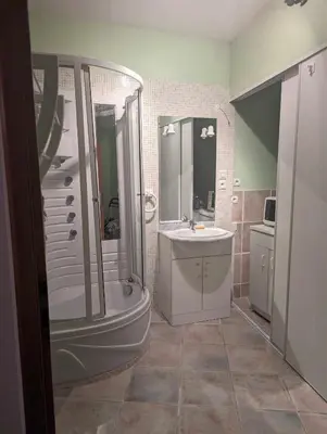 a bathroom with a shower and a sink and a tub at Chambre climatisée 2 places plus une place Bébé 0-3 ans, salle de bain et WC en espace privatif in La Livinière