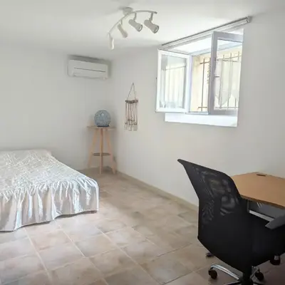 Chambre climatisée 2 places plus une place Bébé 0-3 ans