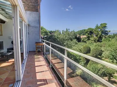 a balcony of a house with a view of trees at Le Héron Cendré - Appartement avec vue in La Redorte
