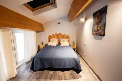 a bedroom with a large bed in a room at Duplex moderne centre Narbonne in Narbonne