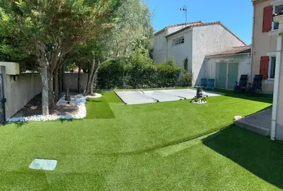 an overhead view of a yard with a trampoline at Studio jacuzzi à l'abri des vents in Carcassonne