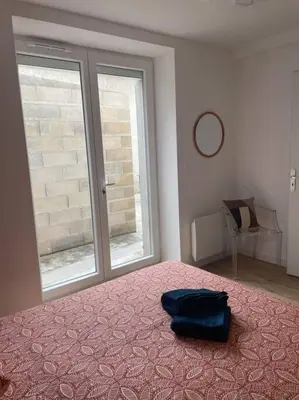 a bedroom with a bed and a large window at Le Bastide l 2 chambres l Rez-de-chaussée l Terrasse l Clim in Sémalens