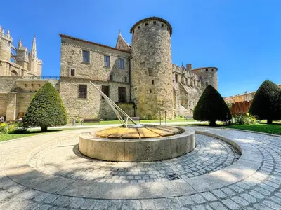 a building with a fountain in front of it at Le Jardin de la Cathédrale - T2 - Centre Ville - Emplacement & Vue Extraordinaires in Narbonne