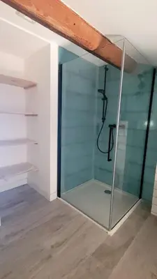 a glass shower in a room with a ceiling at La Gruissanaise in Gruissan