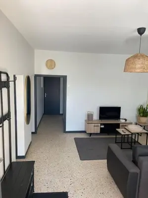 a living room with a couch and a table at Maison 2 chambres 3 lits 4 couchages et extérieur in Villefranche-de-Lauragais