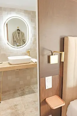 a bathroom with a sink and a mirror at Les Gîtes de Laure - L'Eden Romantique, B&B, Spa privatif et Petit Déjeuner, Couloir de nage, 10mn Carcassonne in Malves-en-Minervois