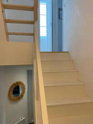 a staircase in a house with a mirror at Joli appartement en ville in Revel