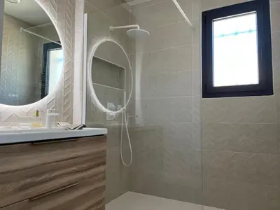 a bathroom with a shower with a mirror and a sink at Maison quartier la Campane Narbonne in Narbonne
