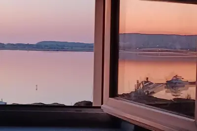 a window with a view of a body of water at Vue de rêve sur lagune de mer in Bages