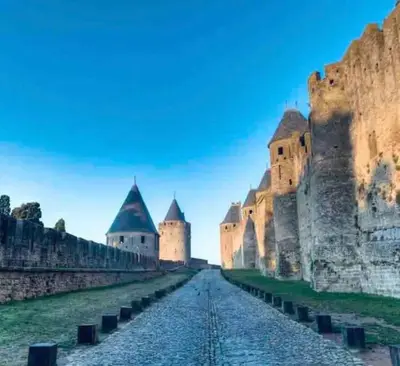 a view of a castle with a long road at Appartement T2 avec vue château in Carcassone