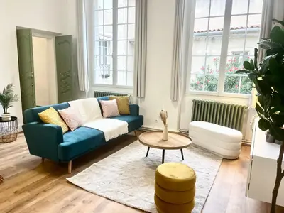 a living room with a blue couch and a table at Luxueux appartement cosy, hypercentre Castres in Castres