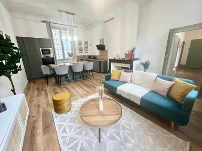 a living room with a blue couch and a table at Luxueux appartement cosy, hypercentre Castres in Castres