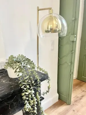 a lamp and a potted plant on a table at Luxueux appartement cosy, hypercentre Castres in Castres