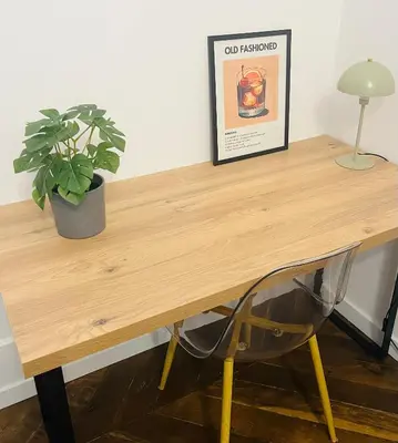 a wooden desk with a potted plant on it at Luxueux appartement cosy, hypercentre Castres in Castres